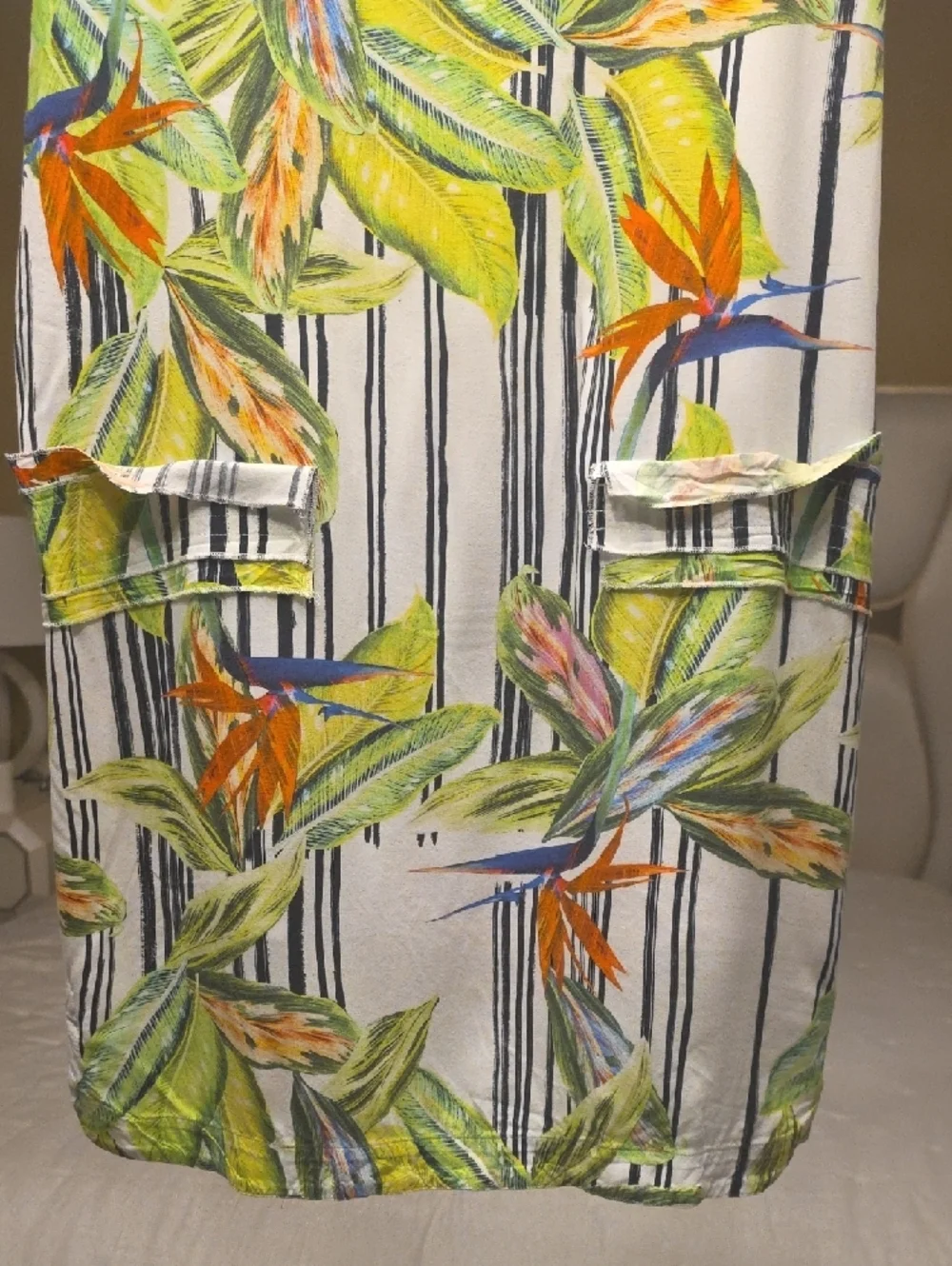 Luigi Bertolli Weekend ViscoseTropical Leaf Pocket Mini Dress in White and Green - Picture 5 of 16